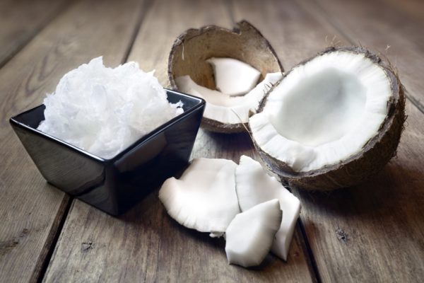 fresh-coconuts-and-coconut-oil-CJQRW8H-min