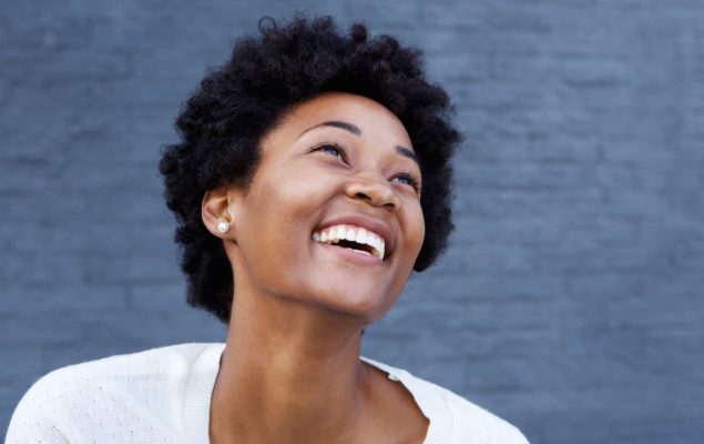 smiling-young-african-woman-looking-at-copy-space-P5GJHVE-min